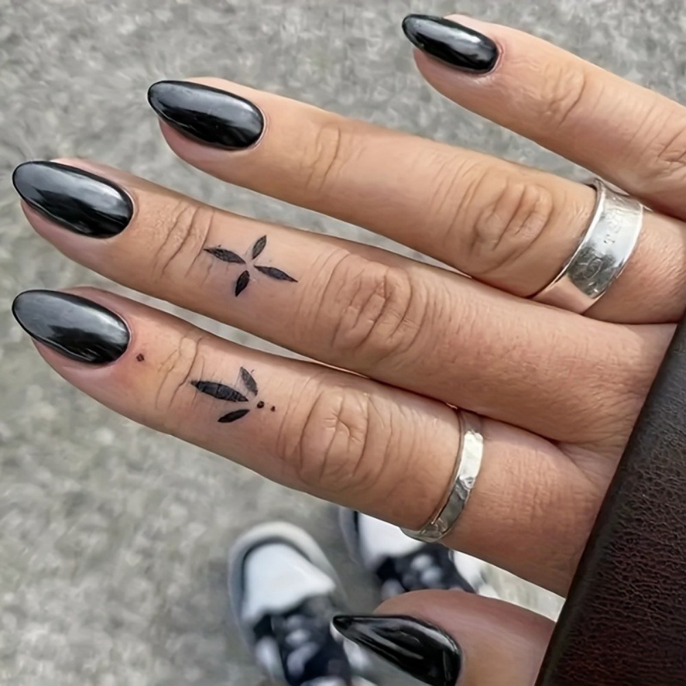Nail Art Oval - Orta Boy Badem Şeklinde Parlak Siyah